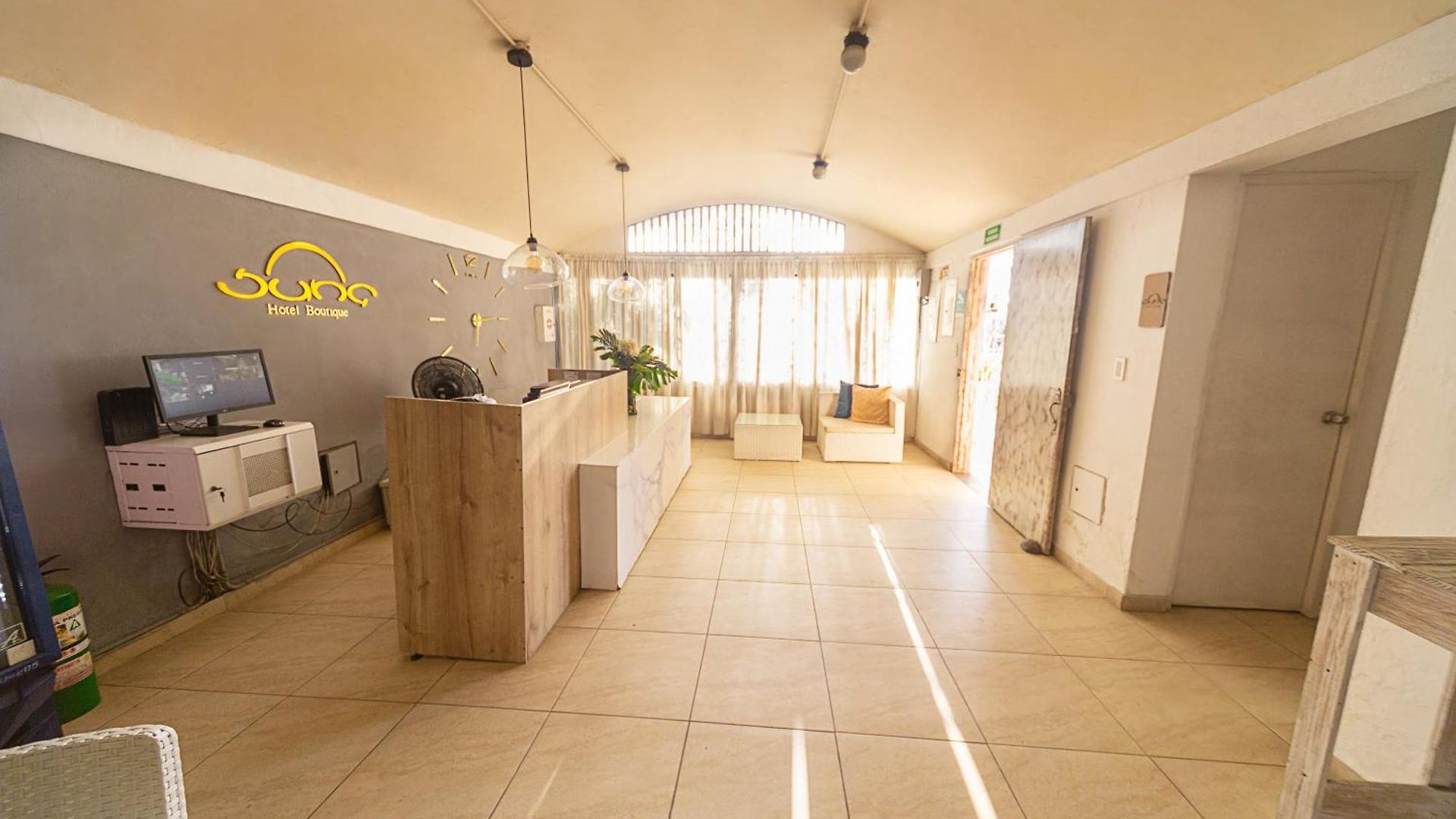 Juna Boutique 3*